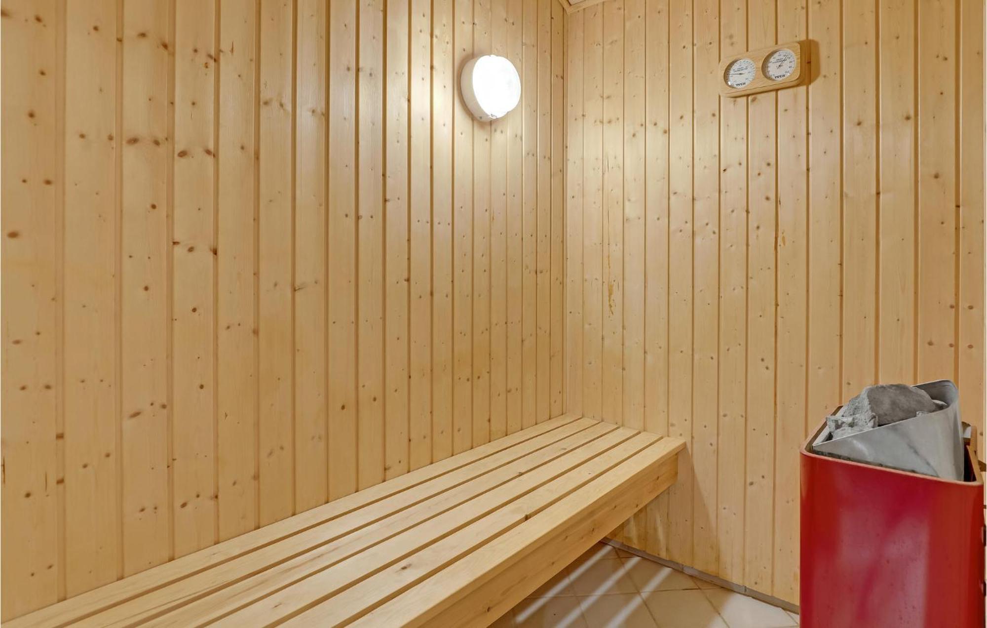 Awesome Home In Nexo With Sauna Snogebæk Exterior photo